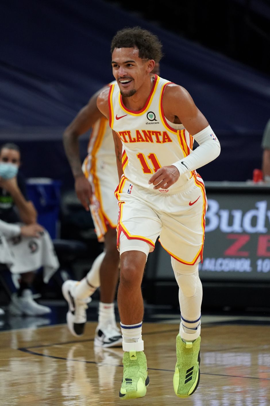 若利兹凭借 若利兹凭借